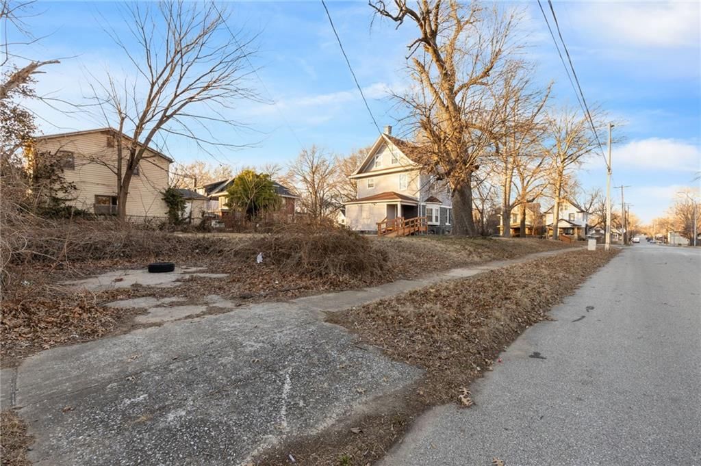 2961 Lockridge Avenue — photo 41