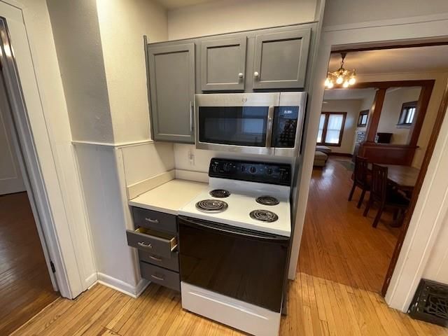 207 E Belleville Street — photo 12