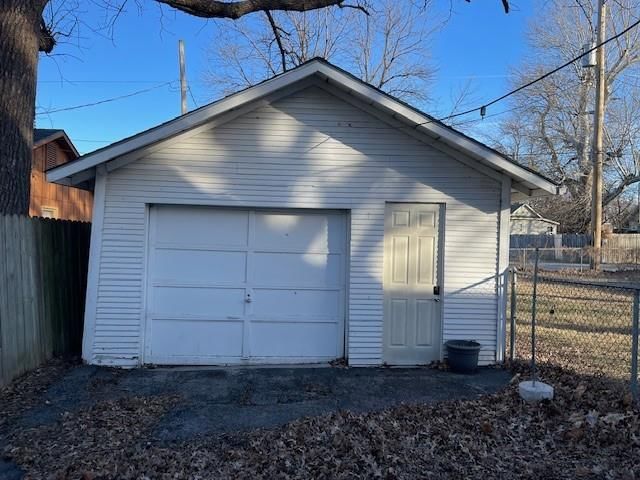 207 E Belleville Street — photo 14