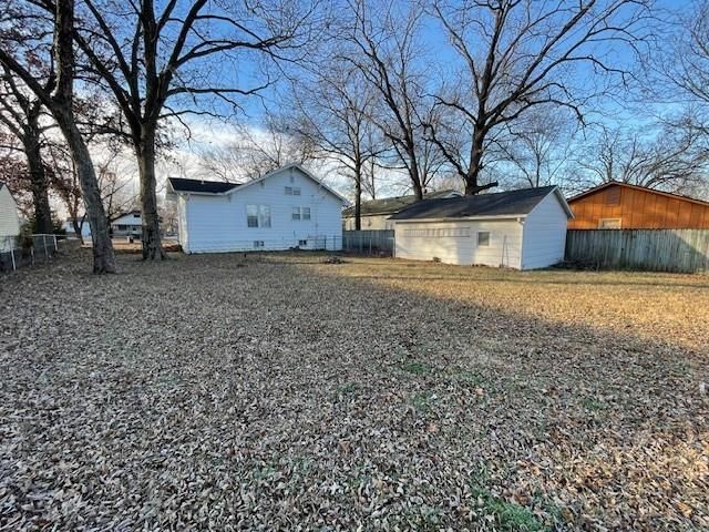 207 E Belleville Street — photo 15