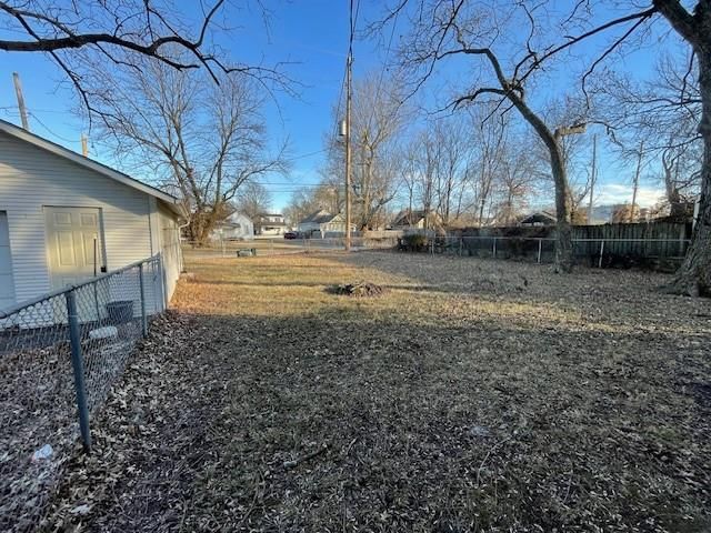 207 E Belleville Street — photo 16