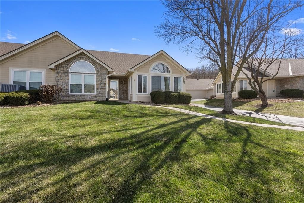 947 NE Devon Drive — photo 3