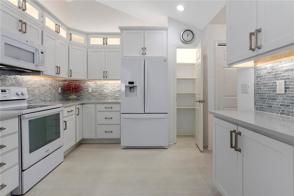 947 NE Devon Drive — photo 18