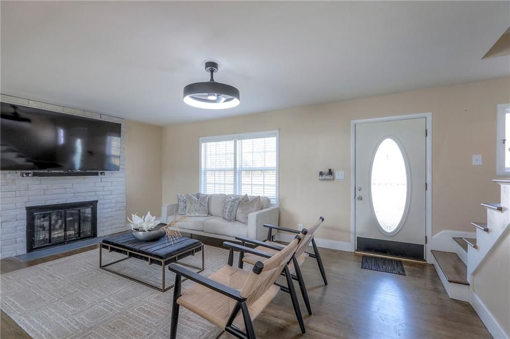 8025 W 93rd Street — photo 2
