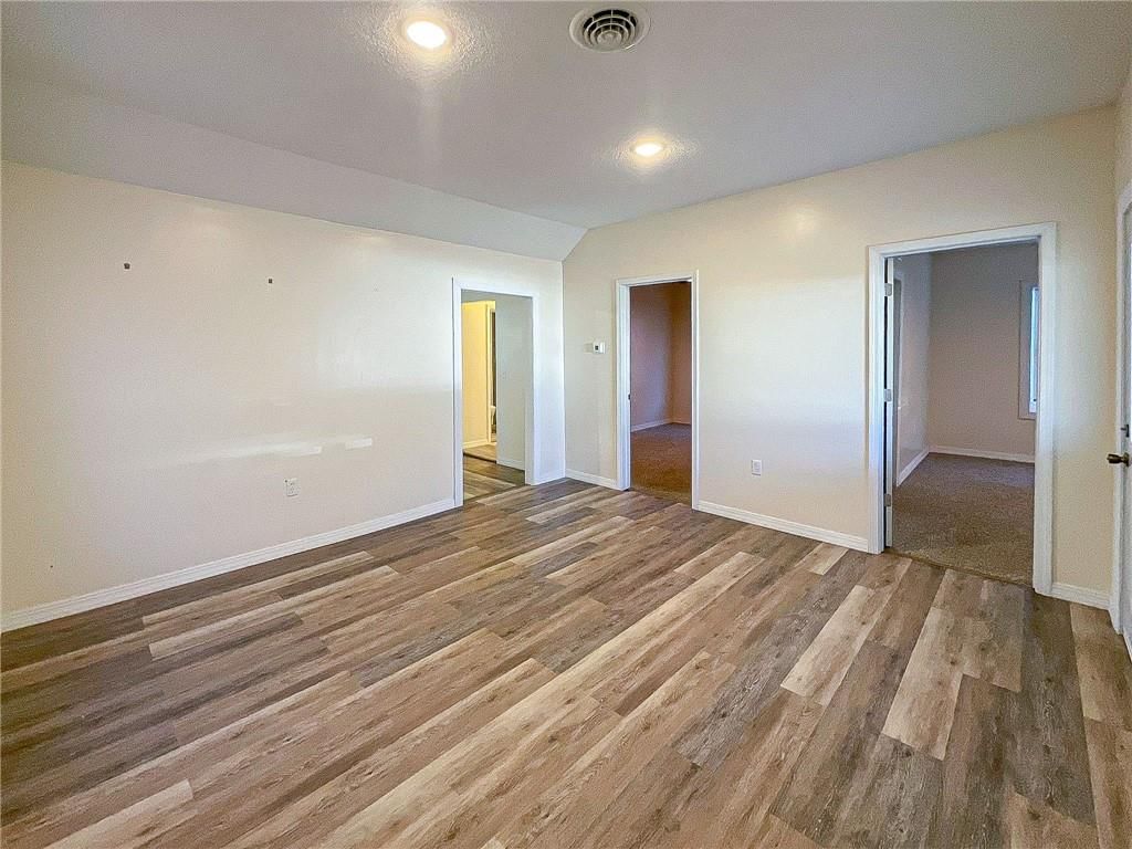 1216 E 4th Street — photo 5