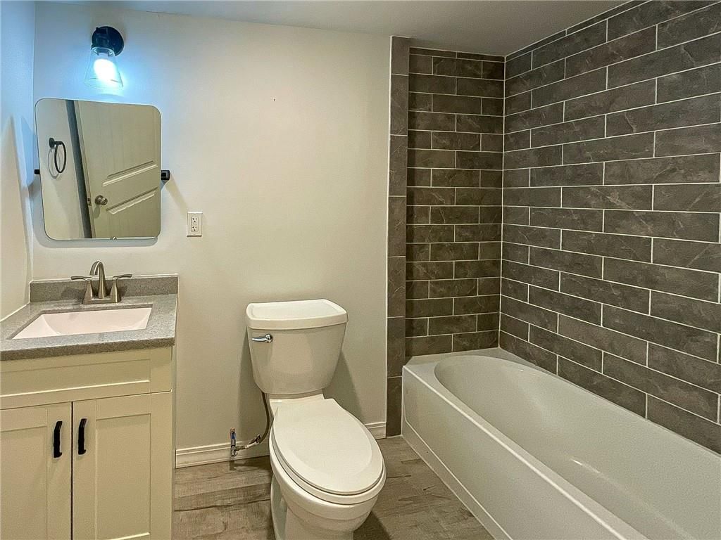 1216 E 4th Street — photo 12
