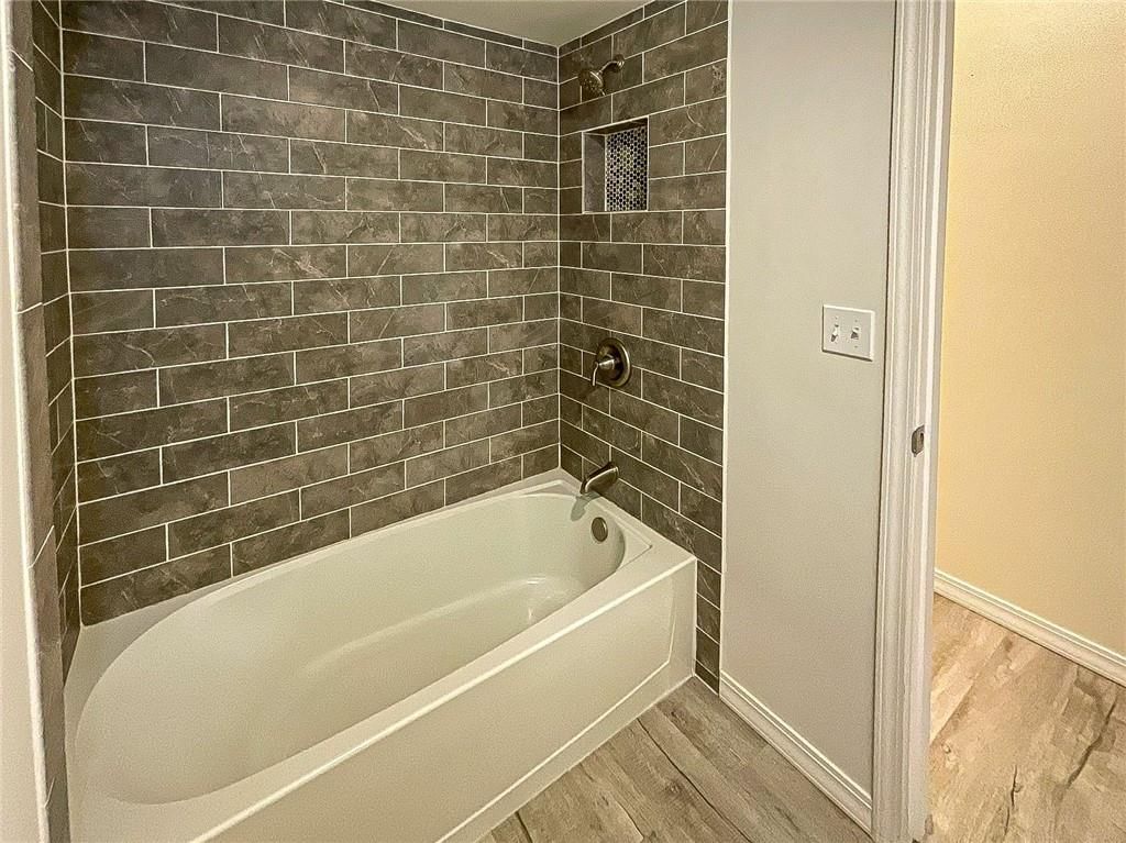 1216 E 4th Street — photo 13