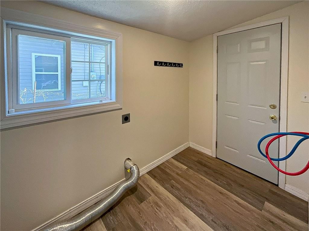 1216 E 4th Street — photo 17