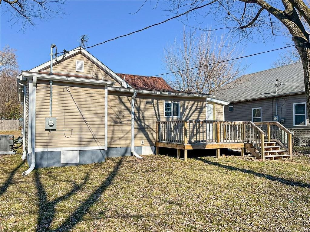 1216 E 4th Street — photo 22