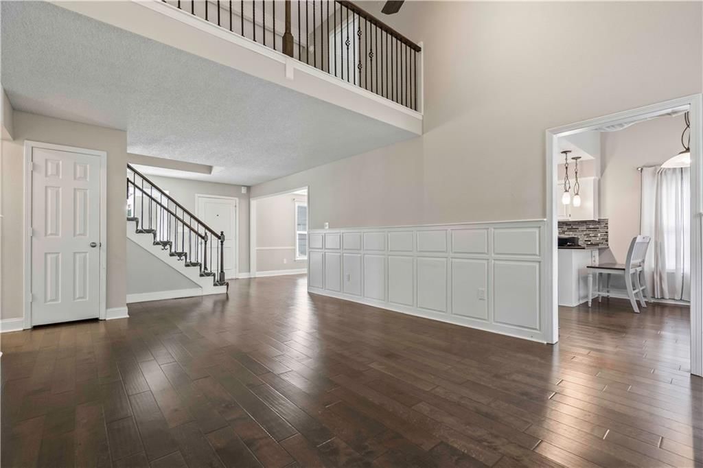 312 NW Locust Street — photo 3