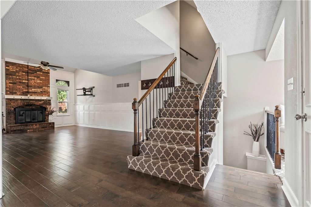 312 NW Locust Street — photo 4