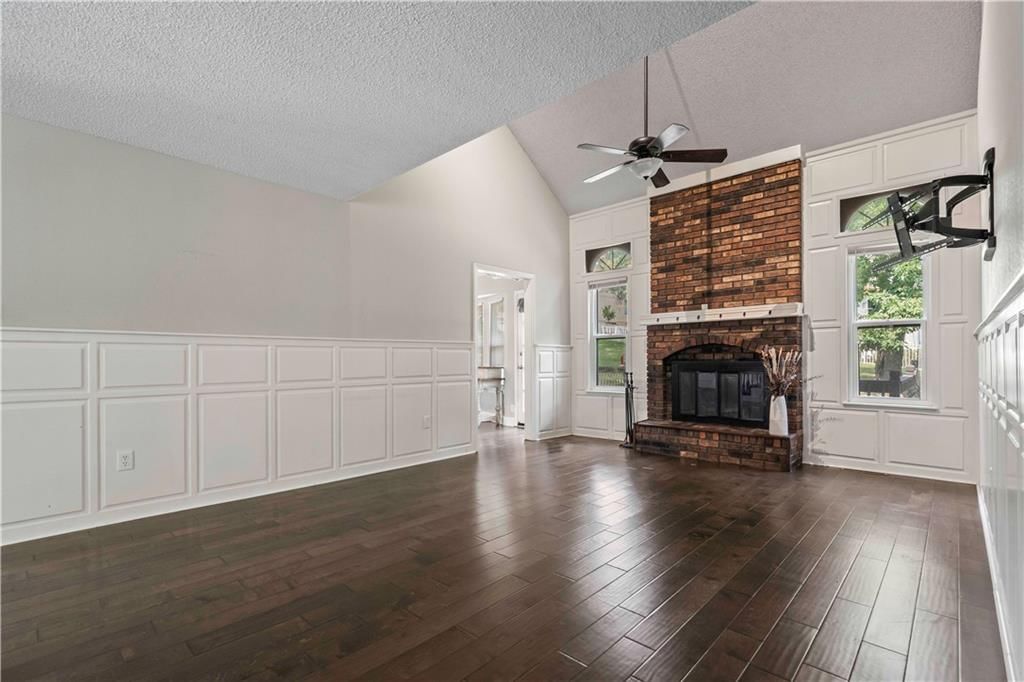 312 NW Locust Street — photo 6