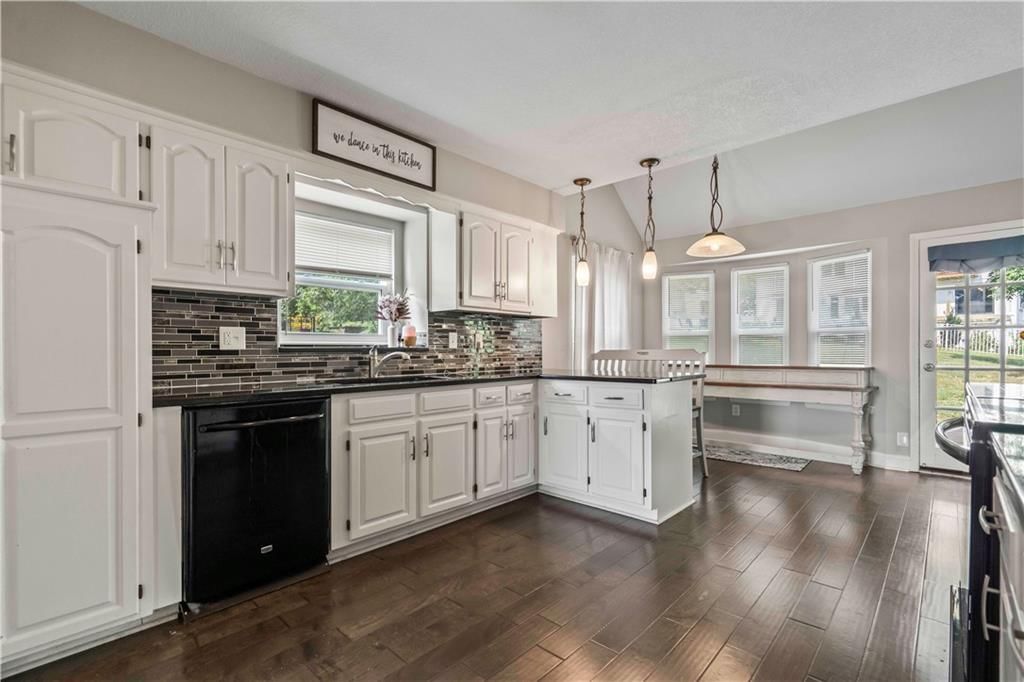 312 NW Locust Street — photo 9