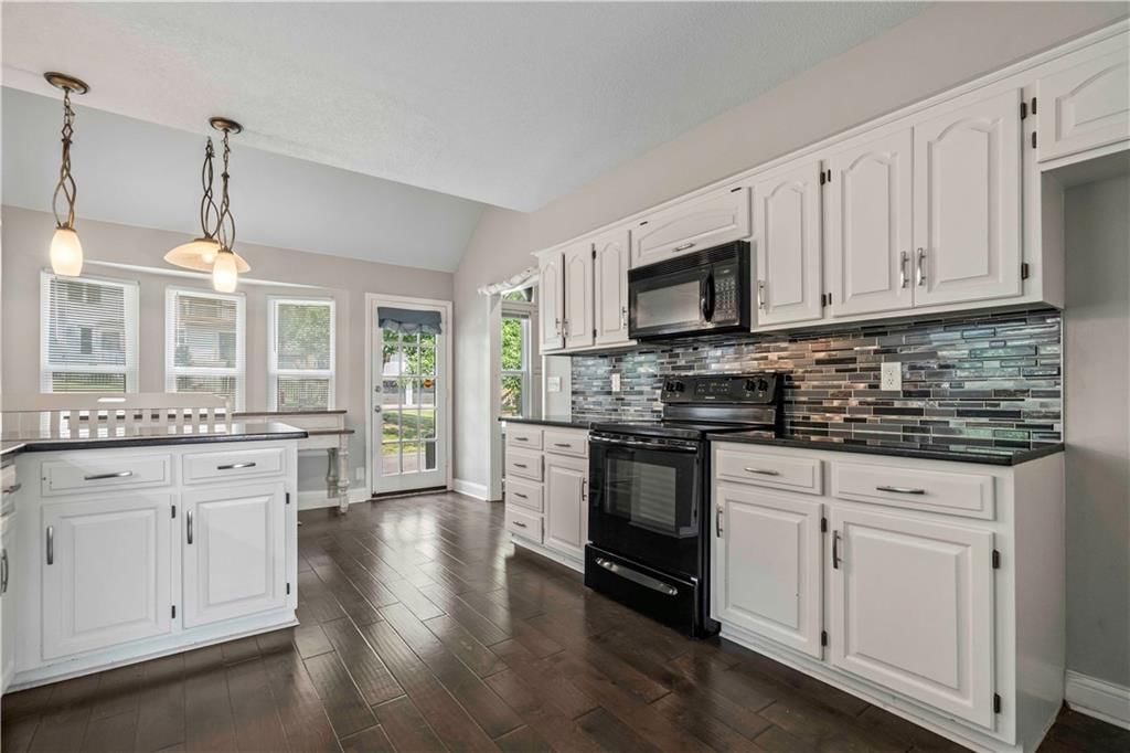 312 NW Locust Street — photo 12