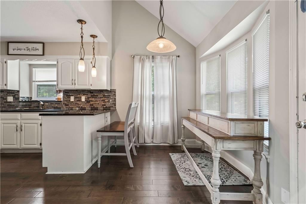 312 NW Locust Street — photo 13