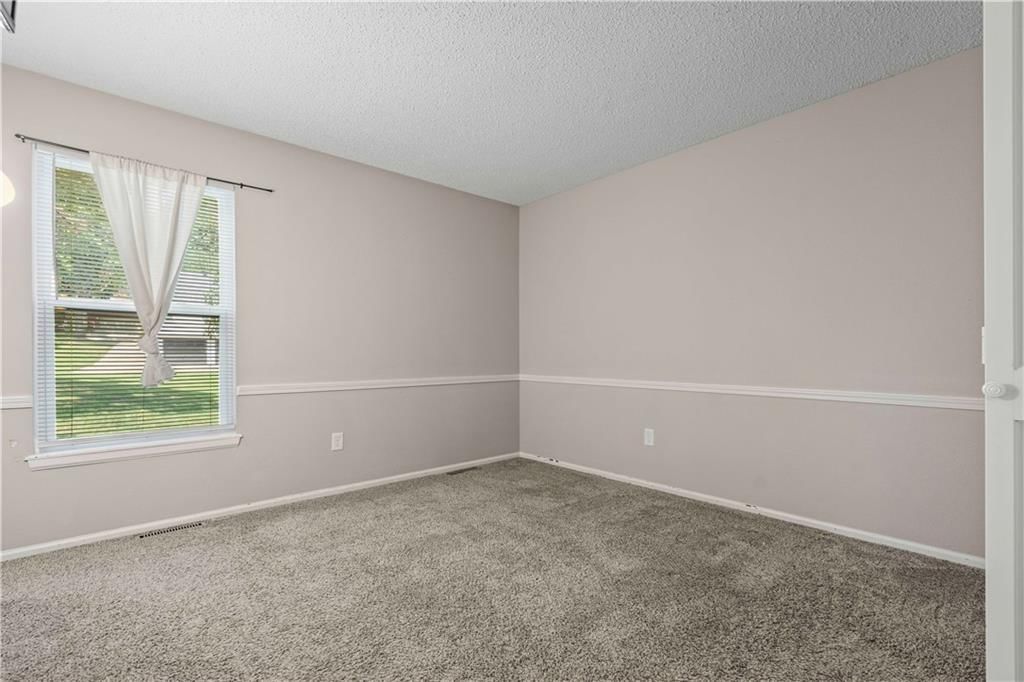 312 NW Locust Street — photo 16