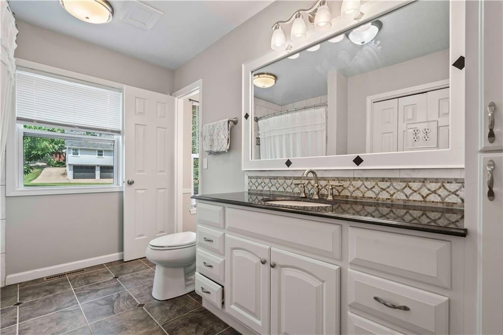 312 NW Locust Street — photo 19