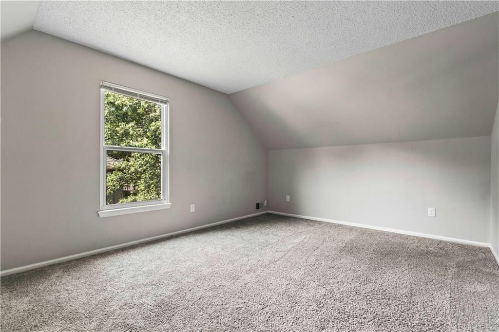 312 NW Locust Street — photo 27