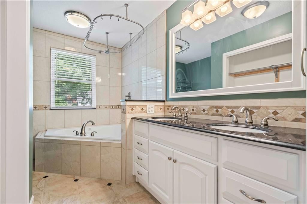 312 NW Locust Street — photo 31
