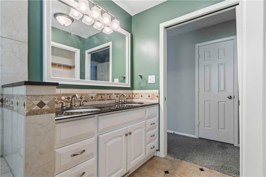 312 NW Locust Street — photo 32