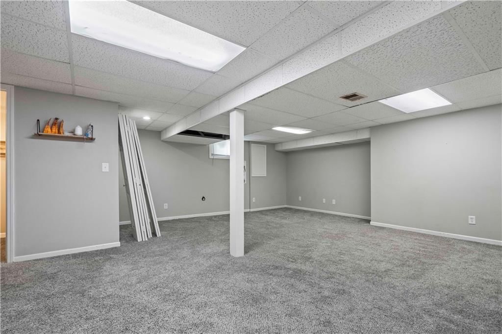312 NW Locust Street — photo 37