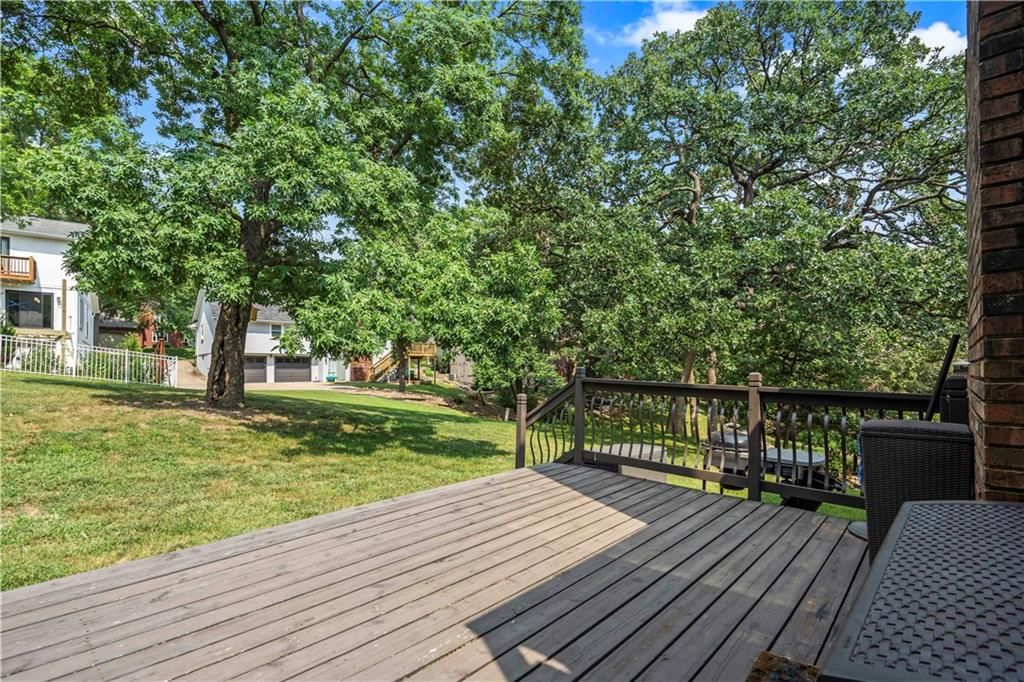 312 NW Locust Street — photo 41