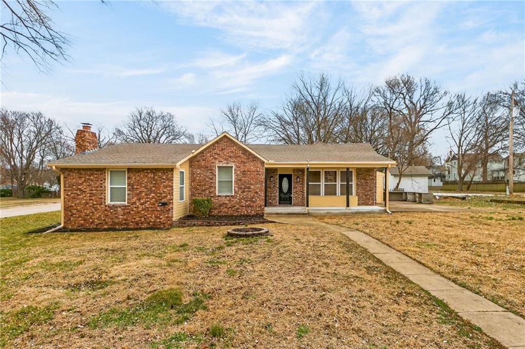 309 W Piankishaw Street, Paola, KS