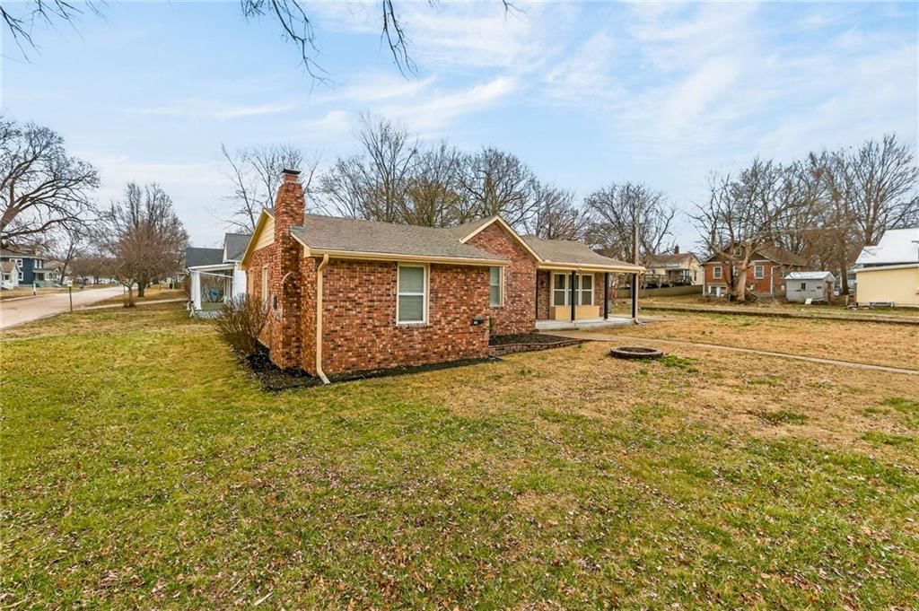 309 W Piankishaw Street — photo 2