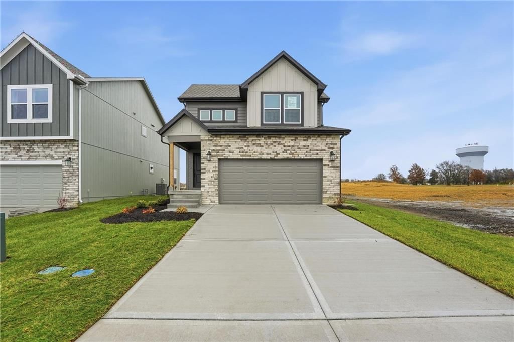1312 SE Windbreak Drive, Lee's Summit, MO