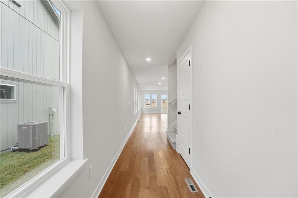 1312 SE Windbreak Drive — photo 5