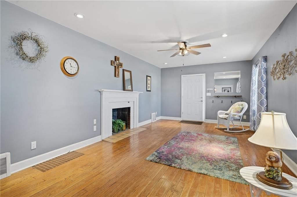 801 E Lexington Street — photo 5
