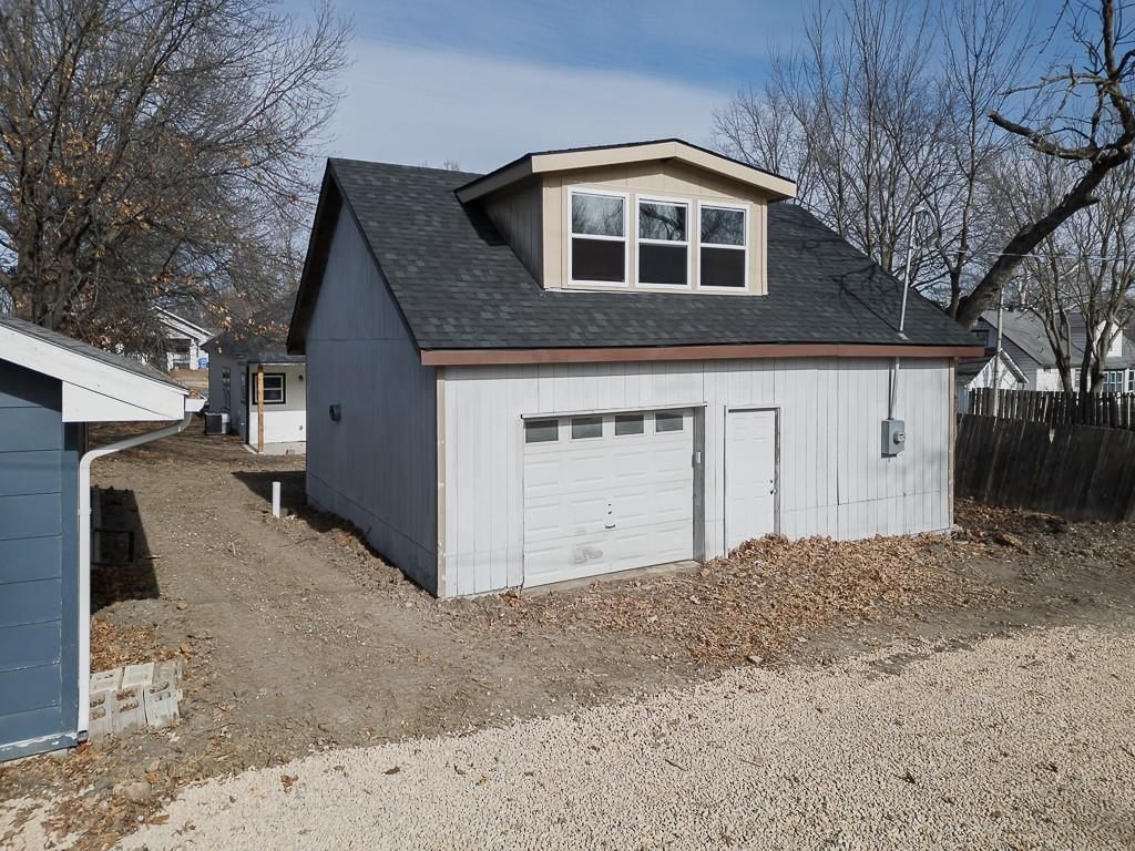 308 E 2nd Street — photo 14