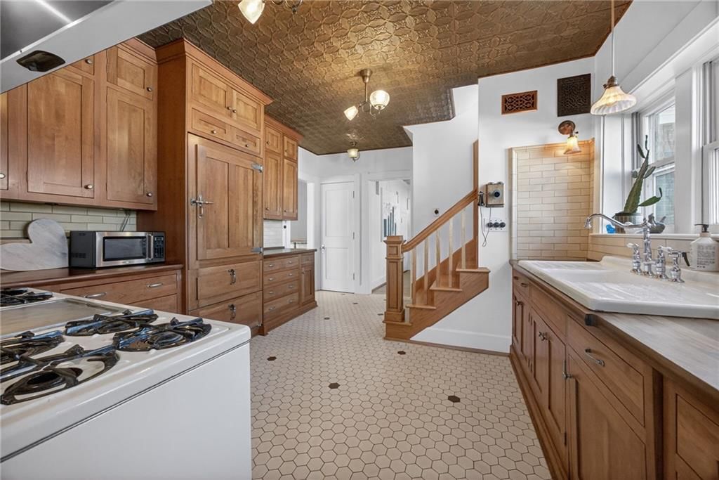 234 W 53rd Terrace — photo 17