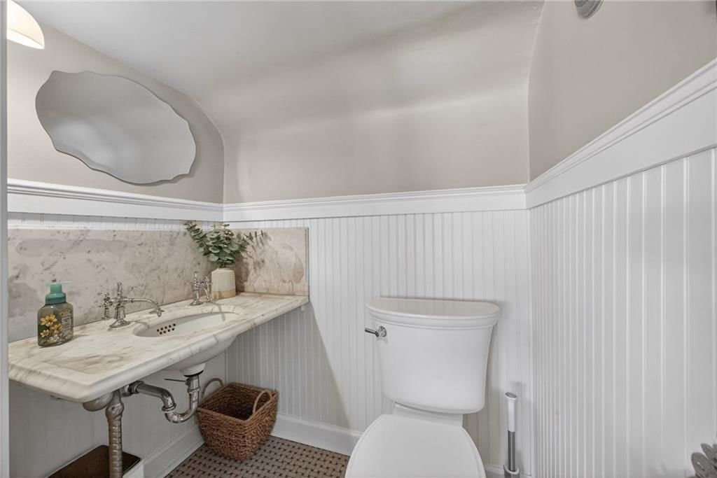 234 W 53rd Terrace — photo 33