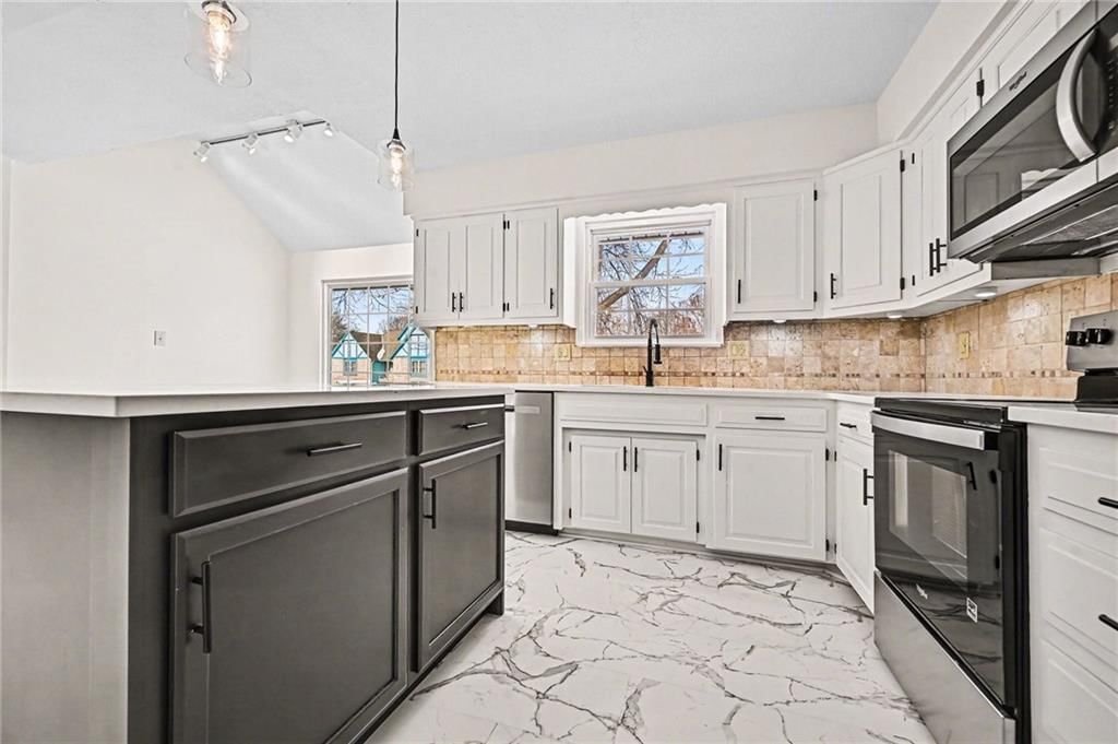 2805 Castle Drive — photo 3
