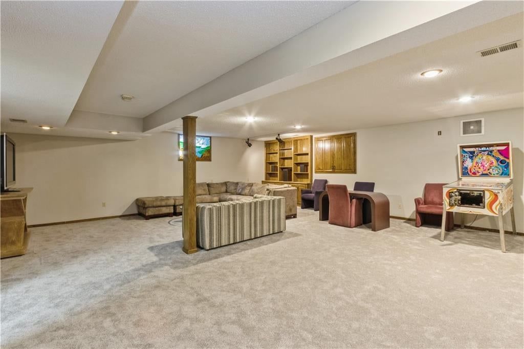 10052 Hemlock Drive — photo 35