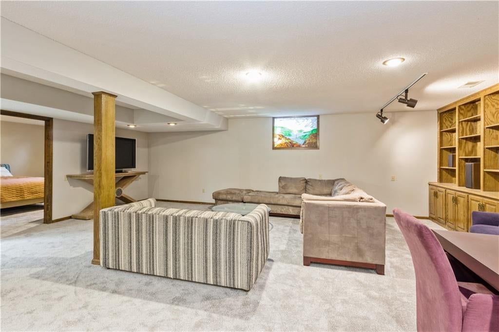 10052 Hemlock Drive — photo 37