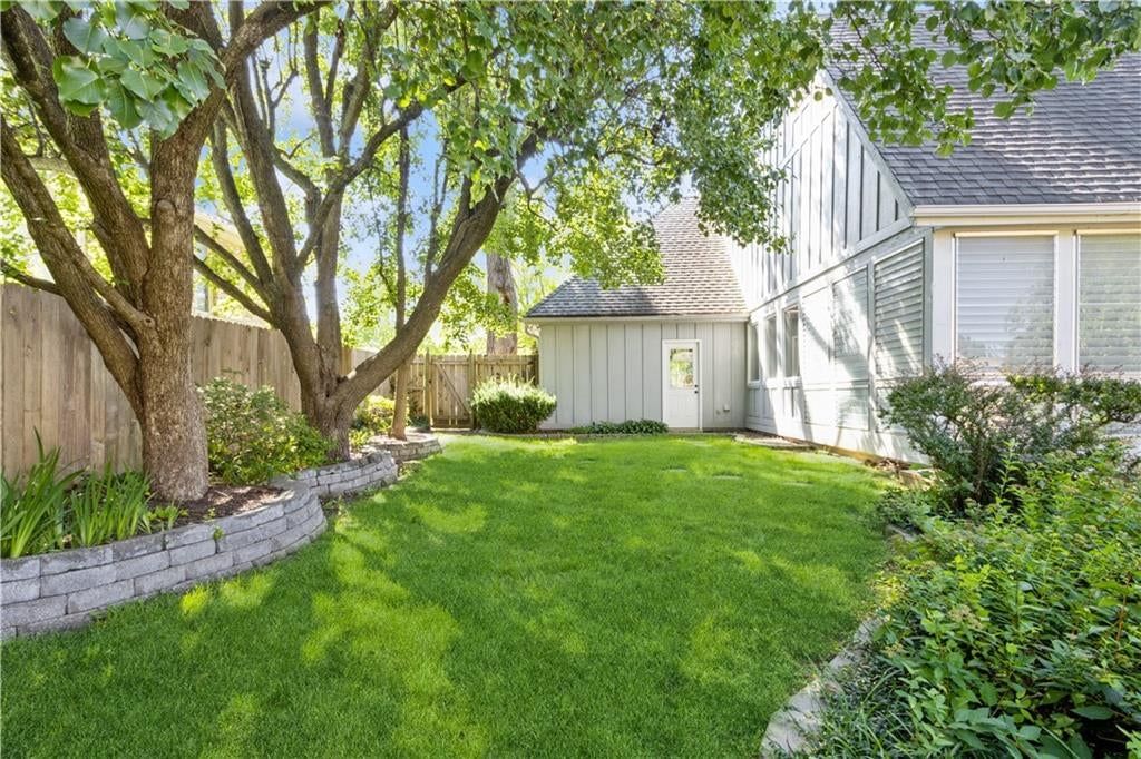 10052 Hemlock Drive — photo 48
