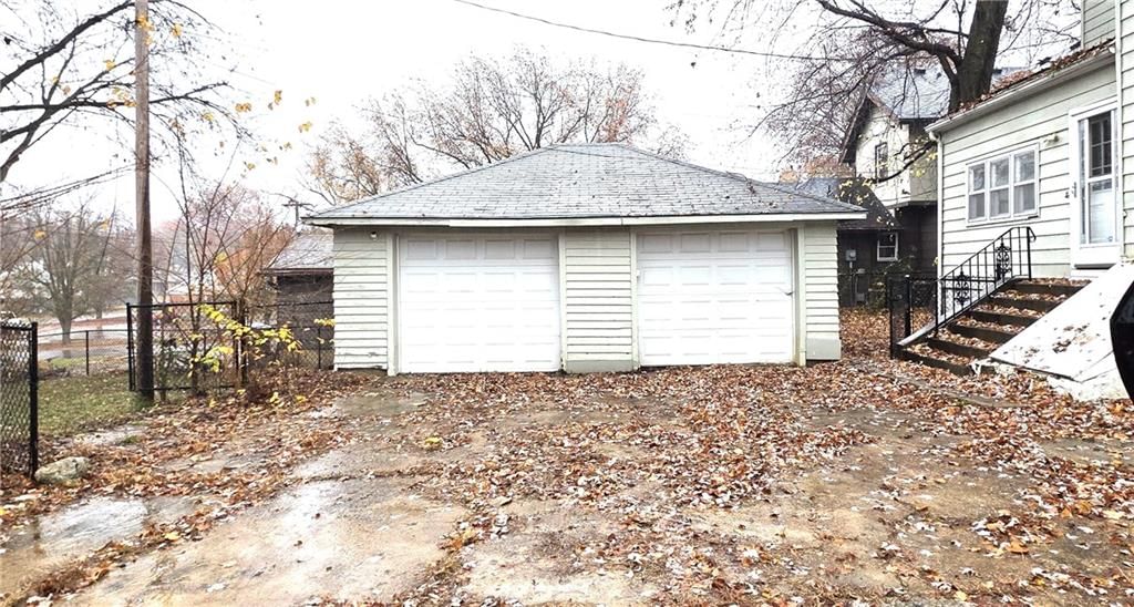 1406 W Broadway Boulevard — photo 13