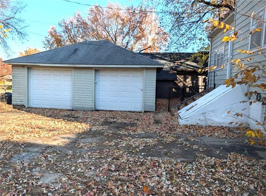 1406 W Broadway Boulevard — photo 14