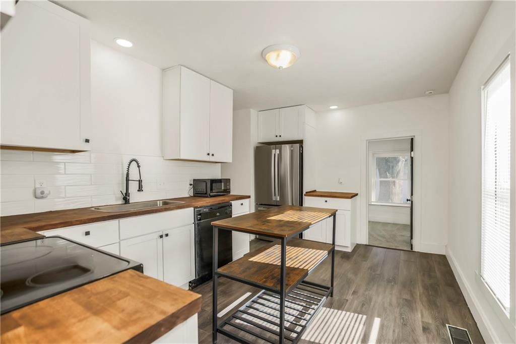 1529 S Harvard Avenue — photo 4