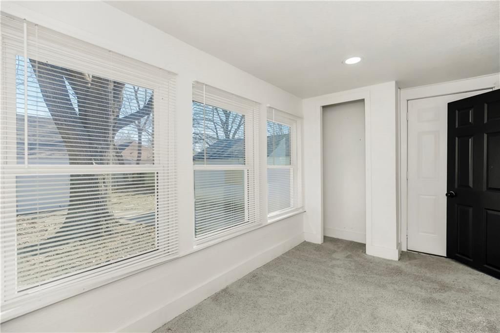 1529 S Harvard Avenue — photo 8