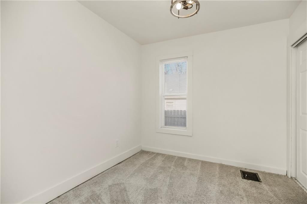 1529 S Harvard Avenue — photo 12