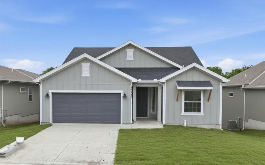 20665 Skyview Lane, Spring Hill, KS