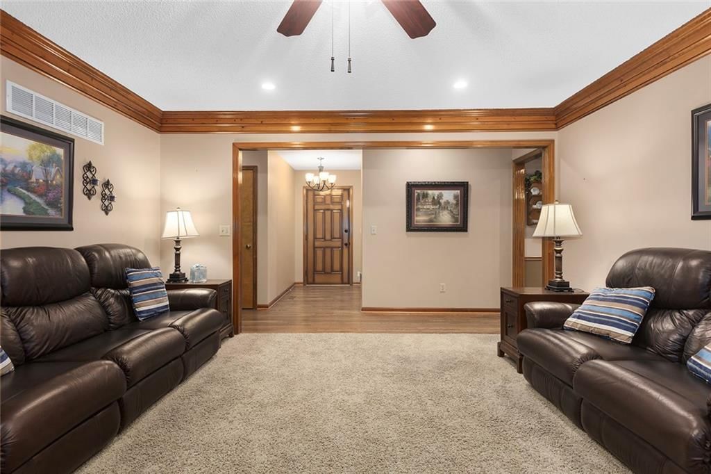 408 NW Leann Drive — photo 5