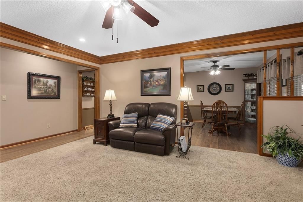 408 NW Leann Drive — photo 6