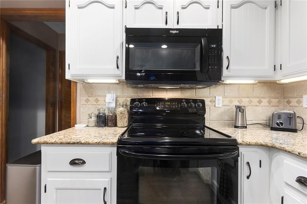 408 NW Leann Drive — photo 8