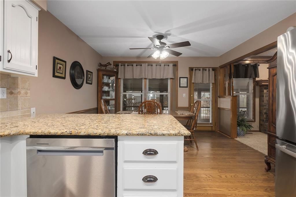 408 NW Leann Drive — photo 10