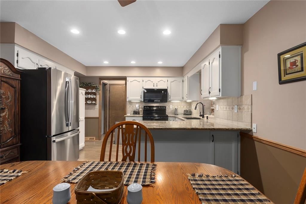 408 NW Leann Drive — photo 11