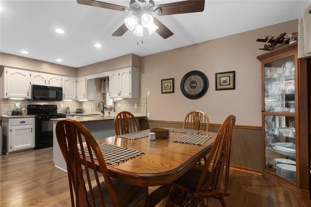 408 NW Leann Drive — photo 12